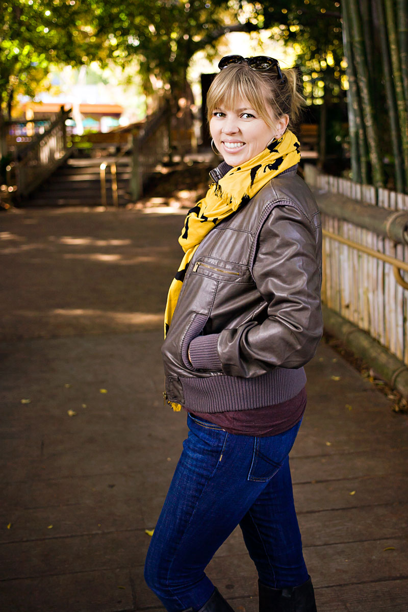 mom-style-yellow-scarf-leather-jacket-boots-04