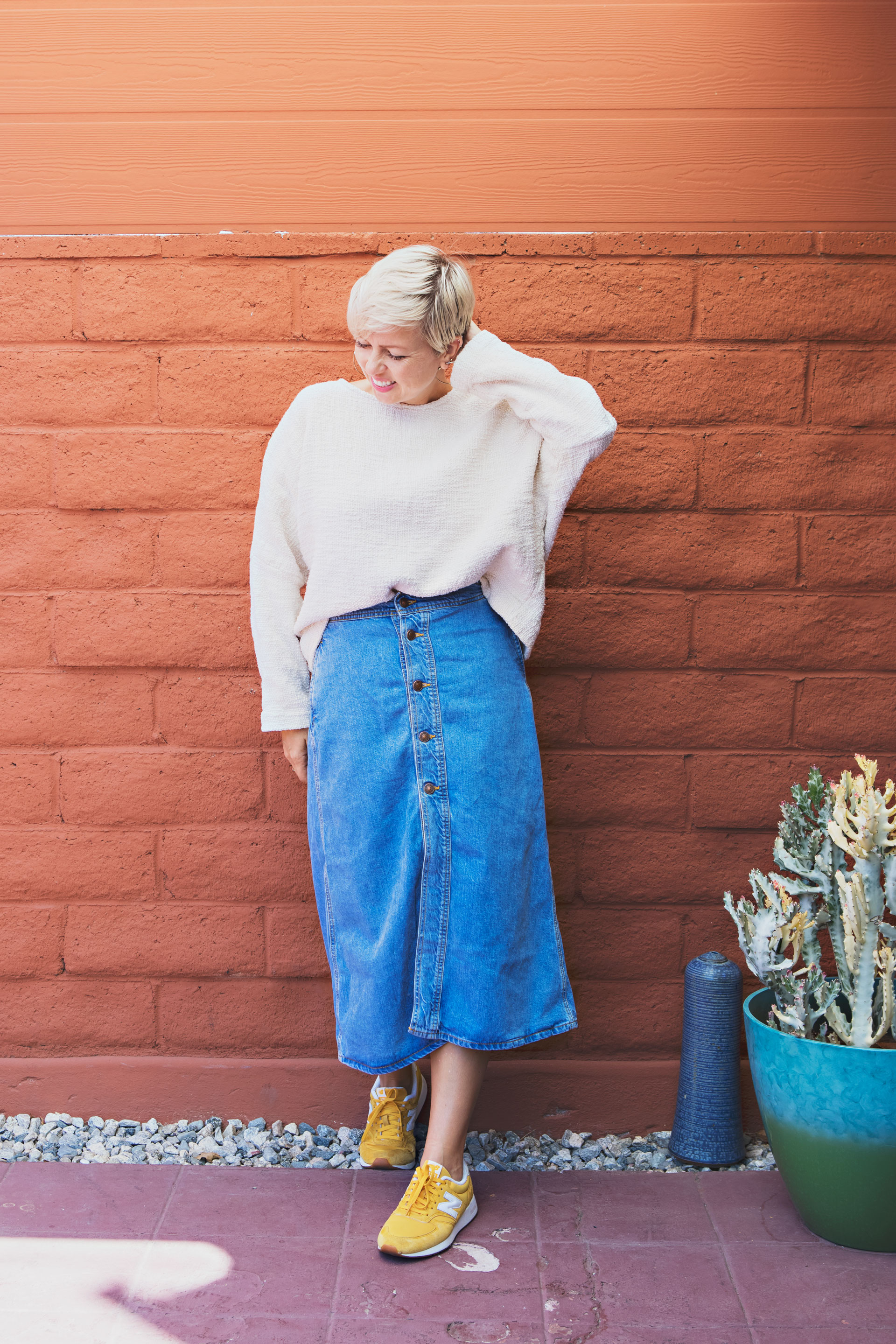 5 ways to style a long denim skirt, denim skirt outfit, denim skirt outfit ideas, mom style, capsule wardrobe, denim skirt