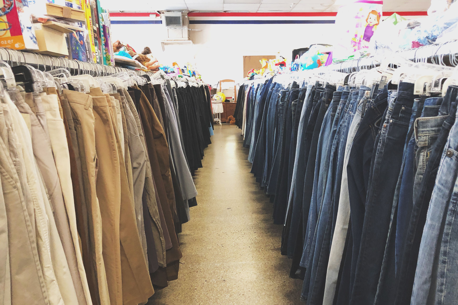 secondhand shopping, burbank, los angeles, thrift stores, thrift shops, secondhand shops, vintage